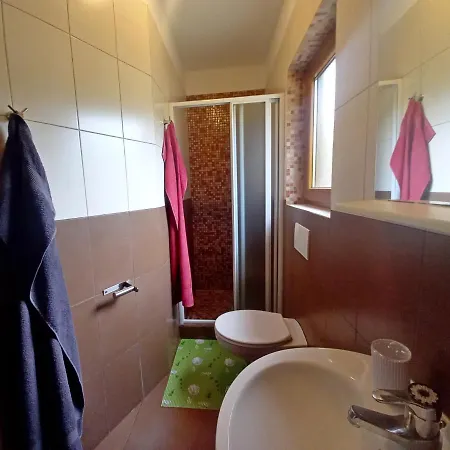 Vikendica House *